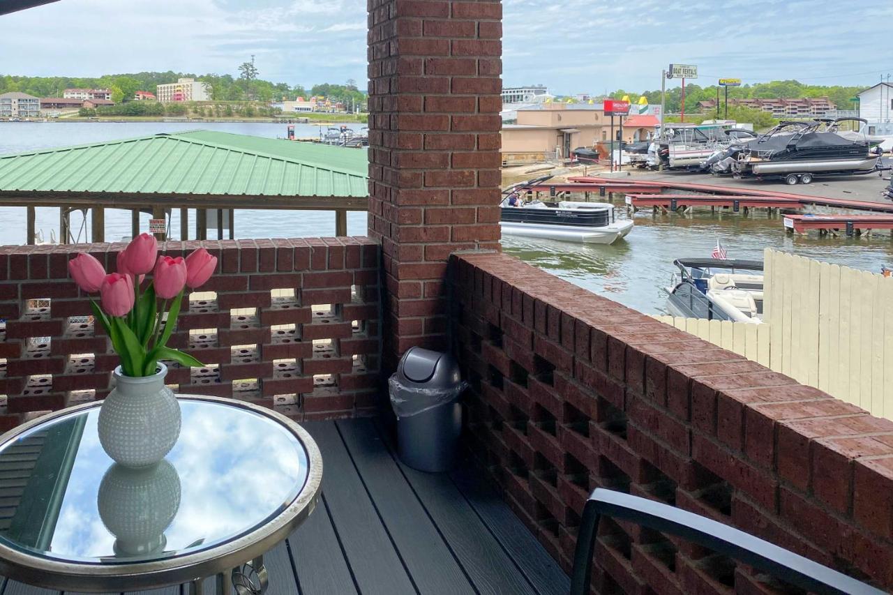 Holiday home Pet-friendly Lakefront Gem In With Docks *