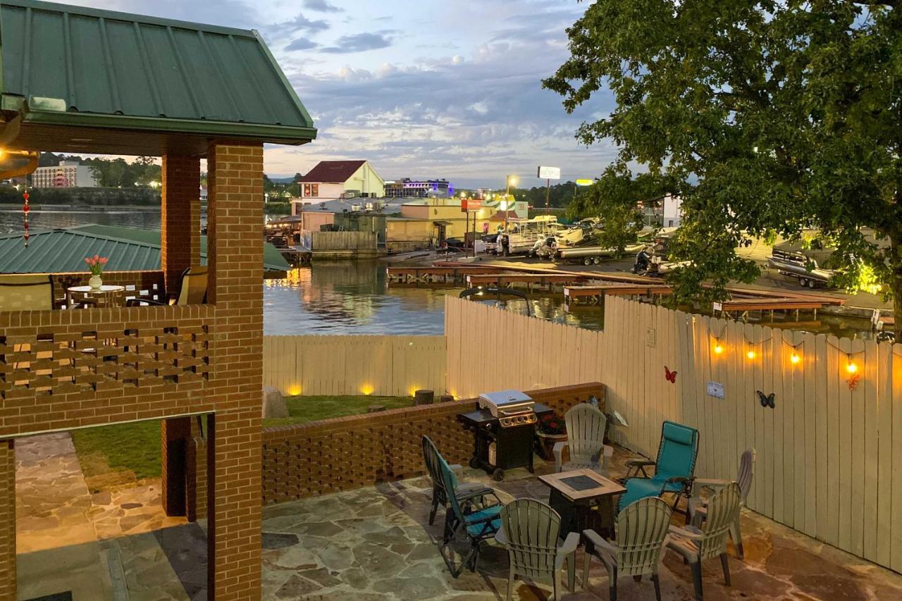 Pet-friendly Lakefront Gem In With Docks Holiday home *