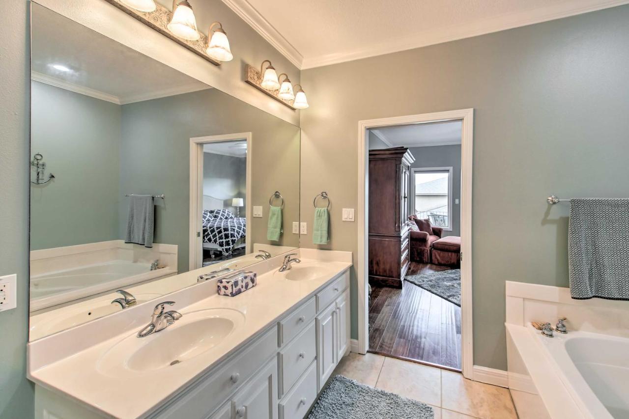 Remarkable With Lake Views! *