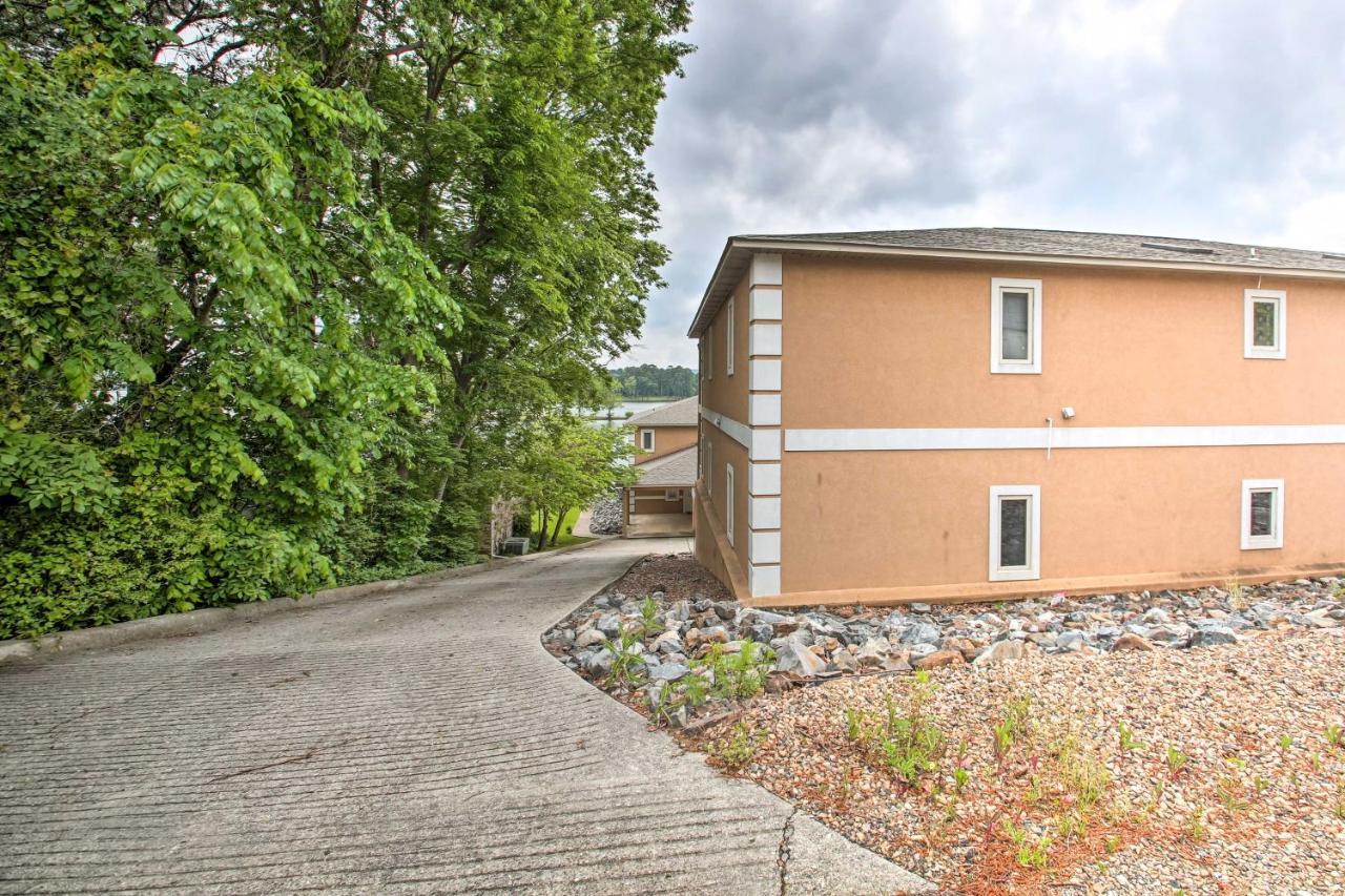 Remarkable With Lake Views! Hot Springs