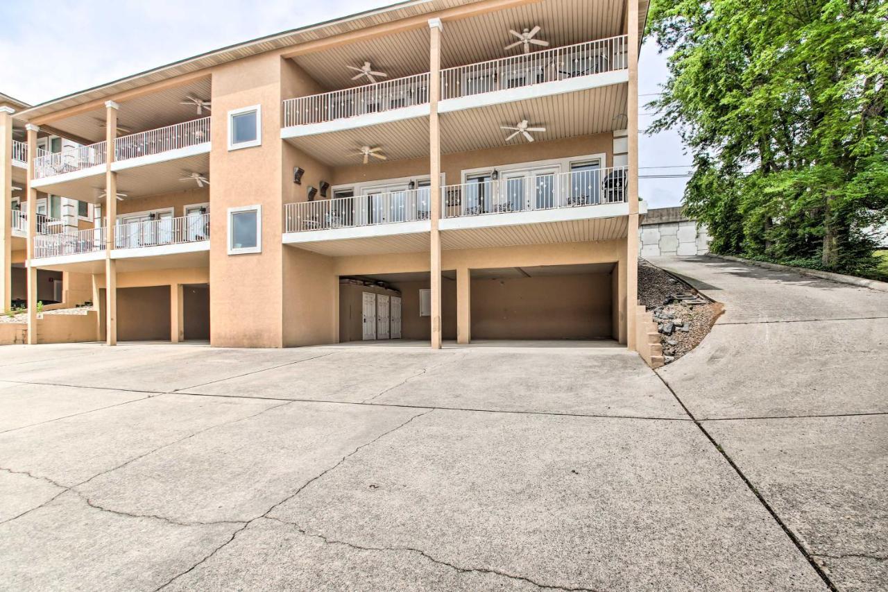 Apartment Remarkable With Lake Views!