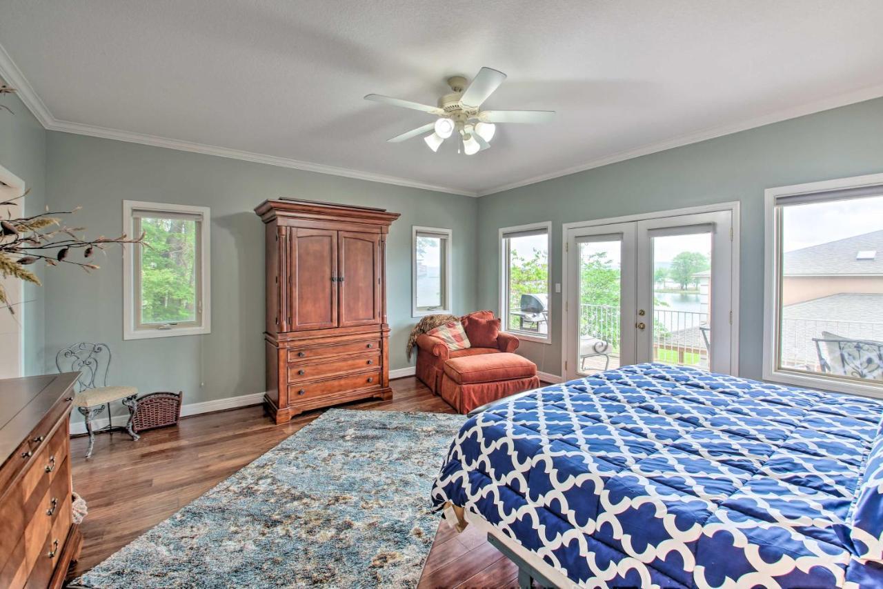 Remarkable With Lake Views! Hot Springs