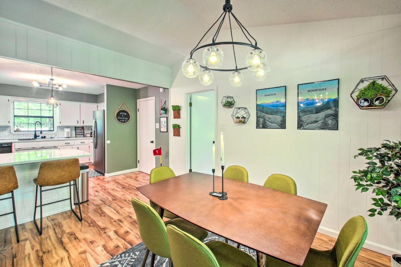 With Deck And Amenities! Holiday home *