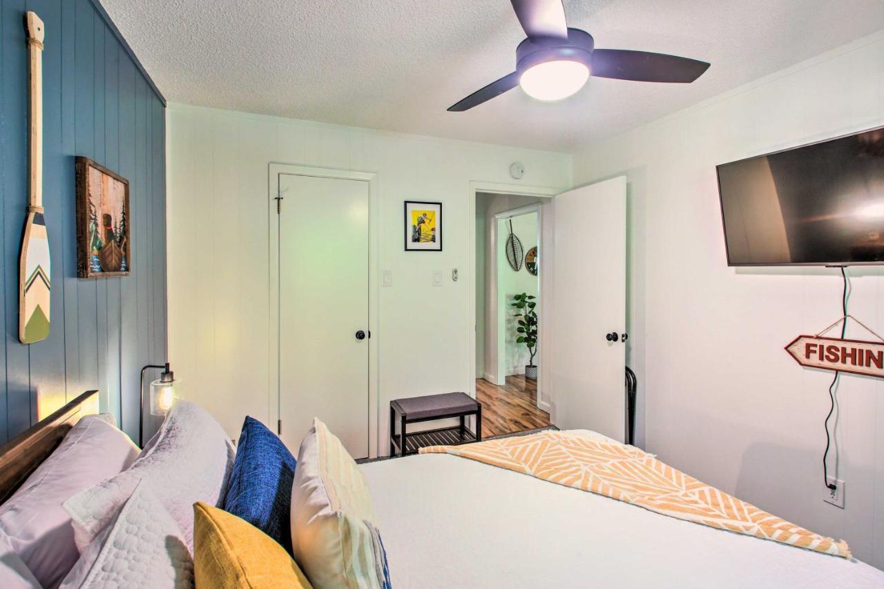 With Deck And Amenities! Holiday home Hot Springs