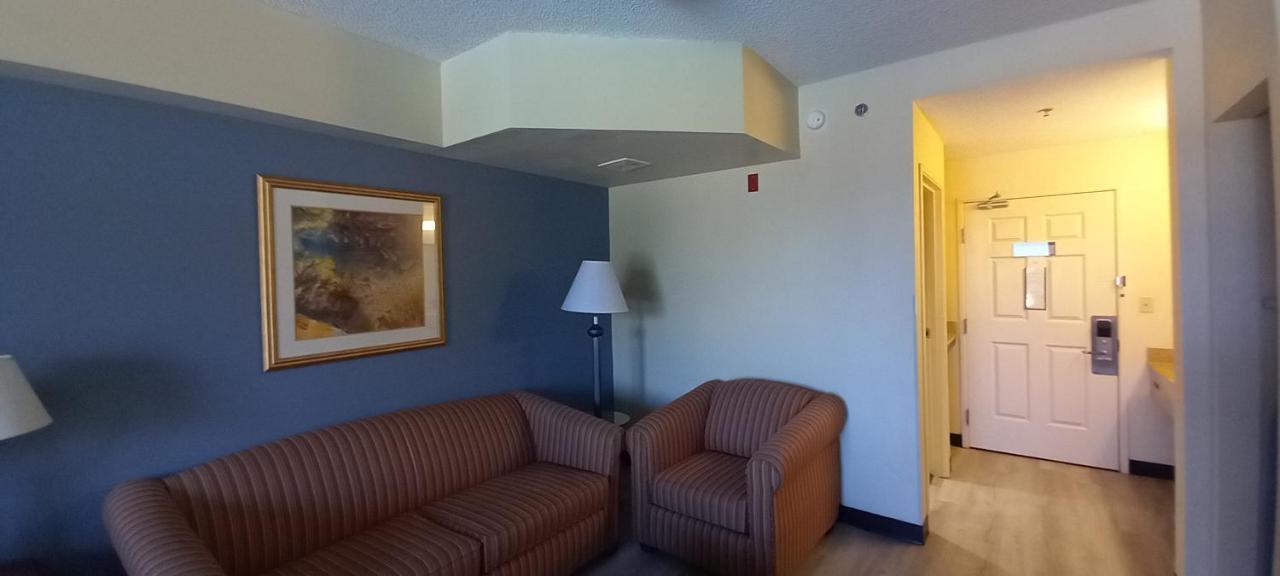 Hotel Baymont On The By Wyndham 4*