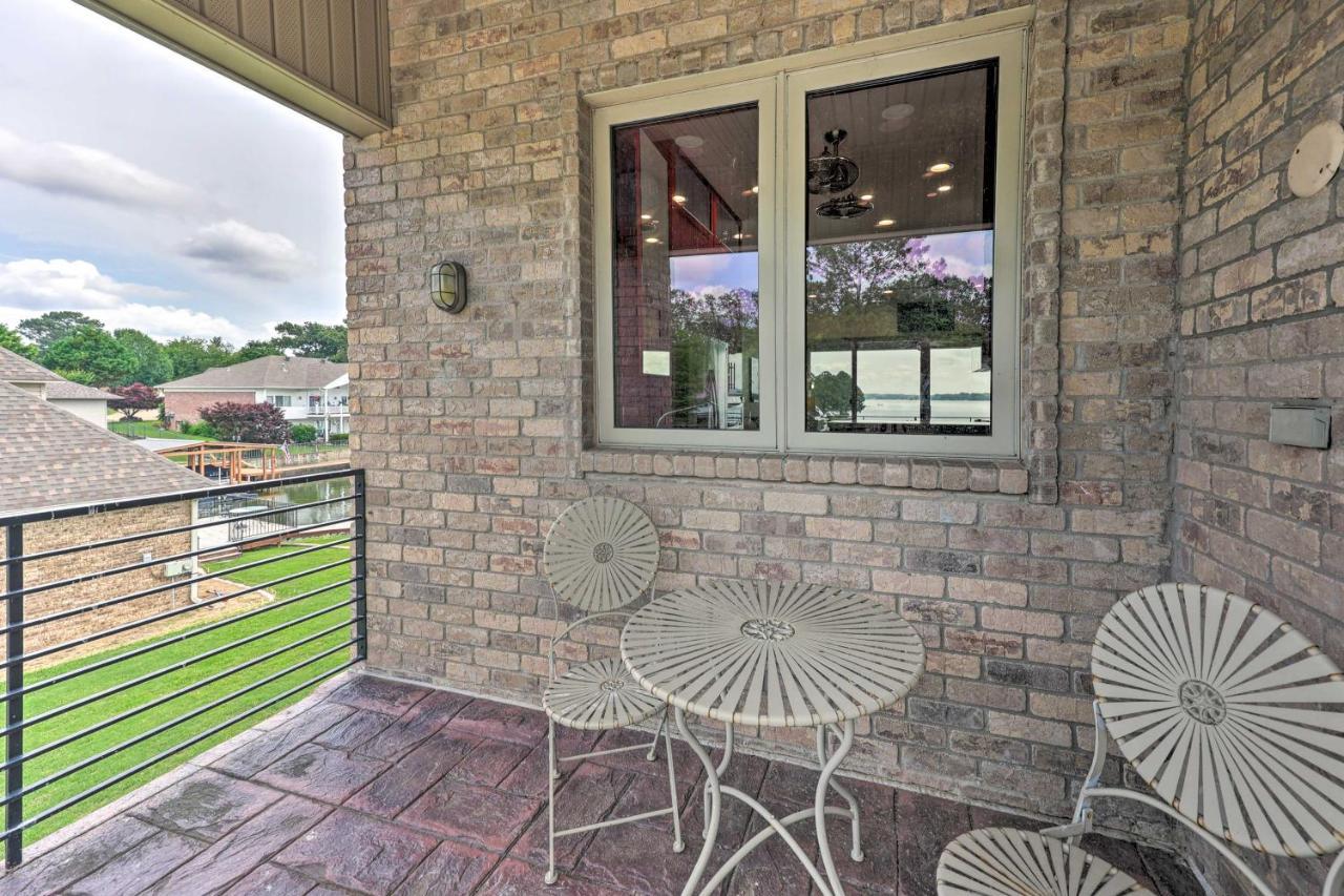 Waterfront About 4 Mi To Oaklawn Racing Casino! Holiday home *