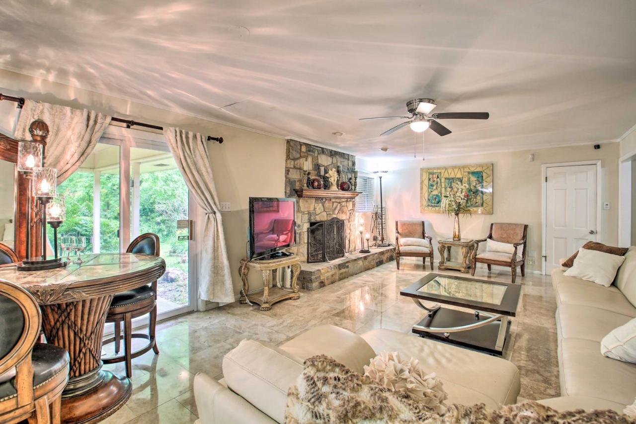 With Covered Patio About 3 Mi To Town! Holiday home Hot Springs