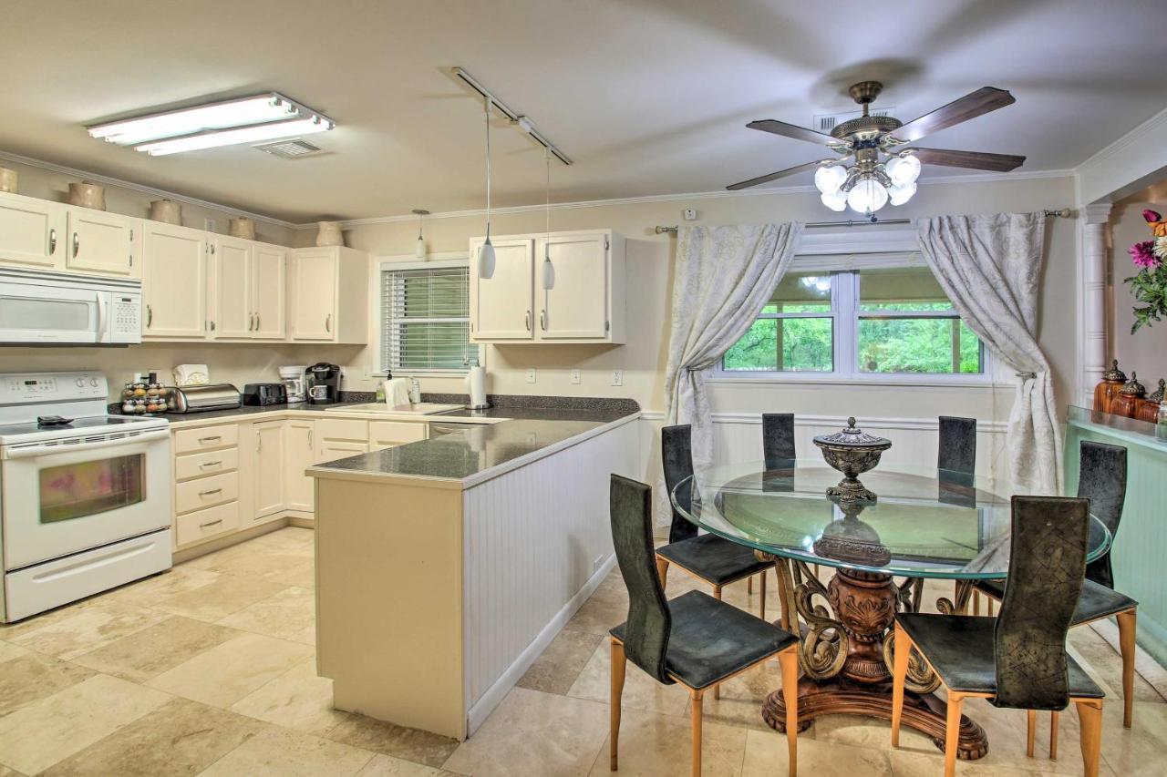 Holiday home With Covered Patio About 3 Mi To Town! *