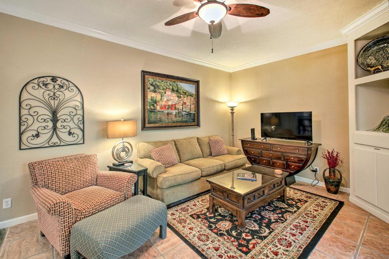 Charming With Sunroom And Yard Holiday home Hot Springs