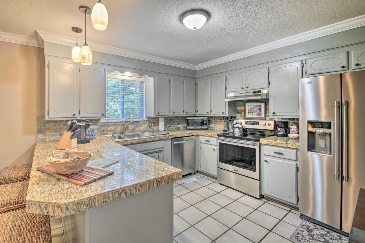 Charming With Sunroom And Yard Hot Springs