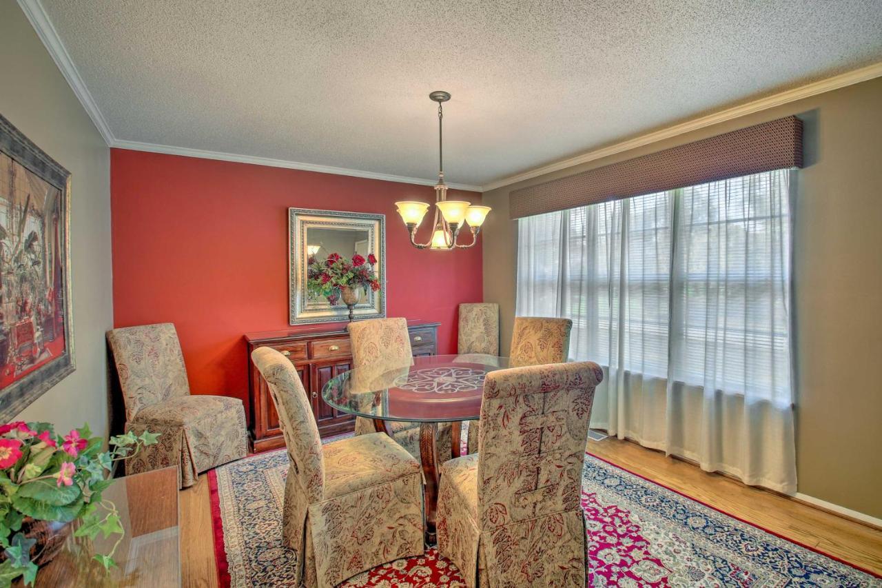 Charming With Sunroom And Yard *