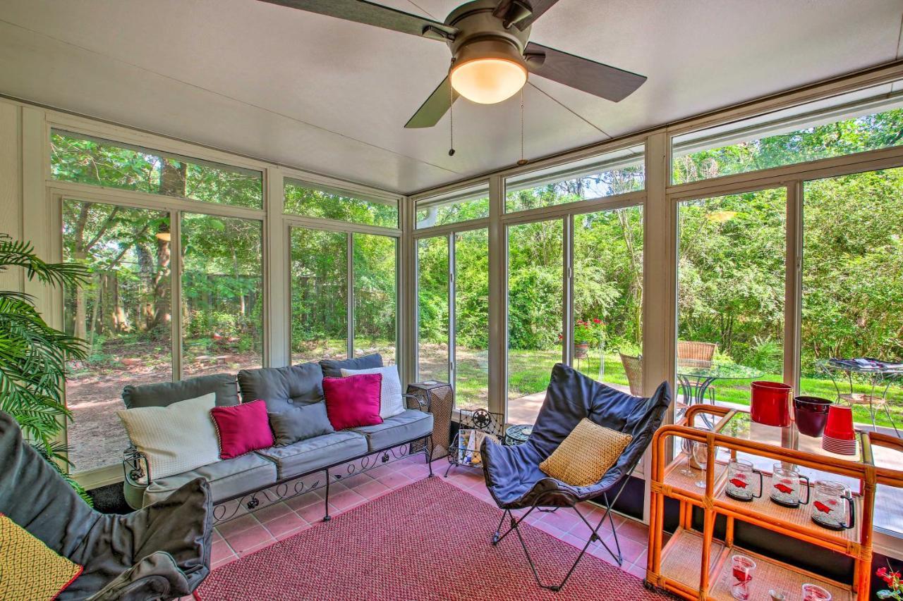Charming With Sunroom And Yard