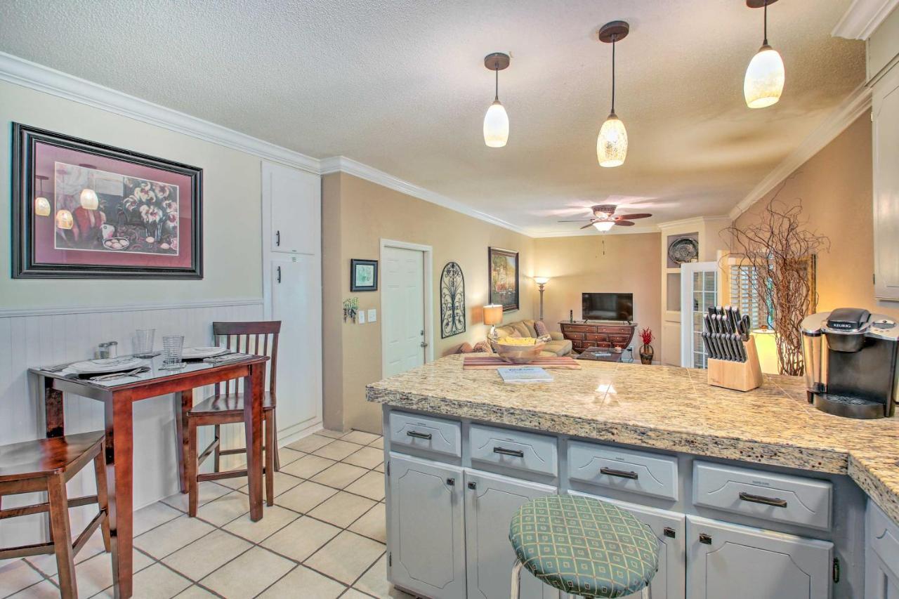 Charming With Sunroom And Yard *