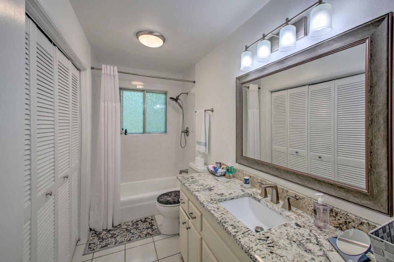 Charming With Sunroom And Yard *