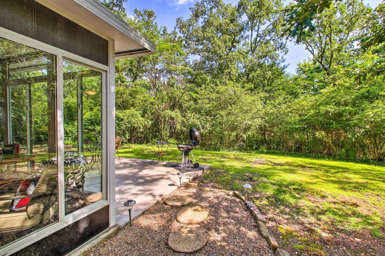 Charming With Sunroom And Yard Holiday home *