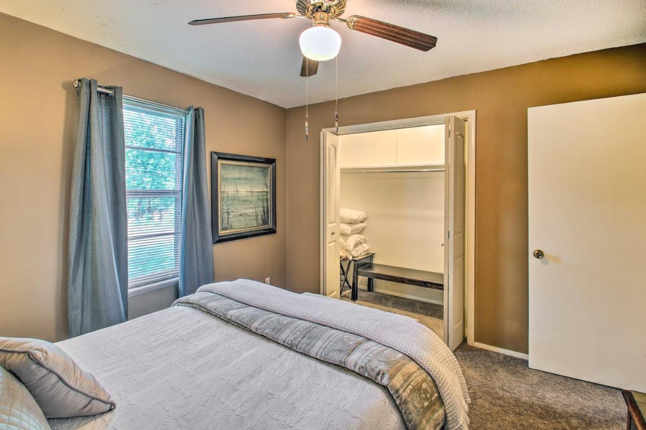 Charming With Sunroom And Yard *