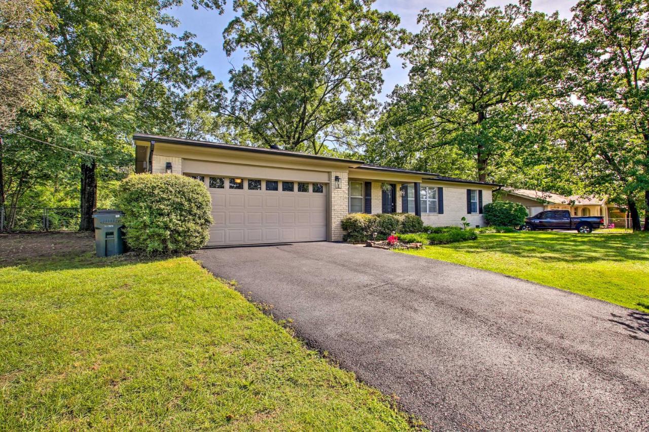Charming With Sunroom And Yard Holiday home *