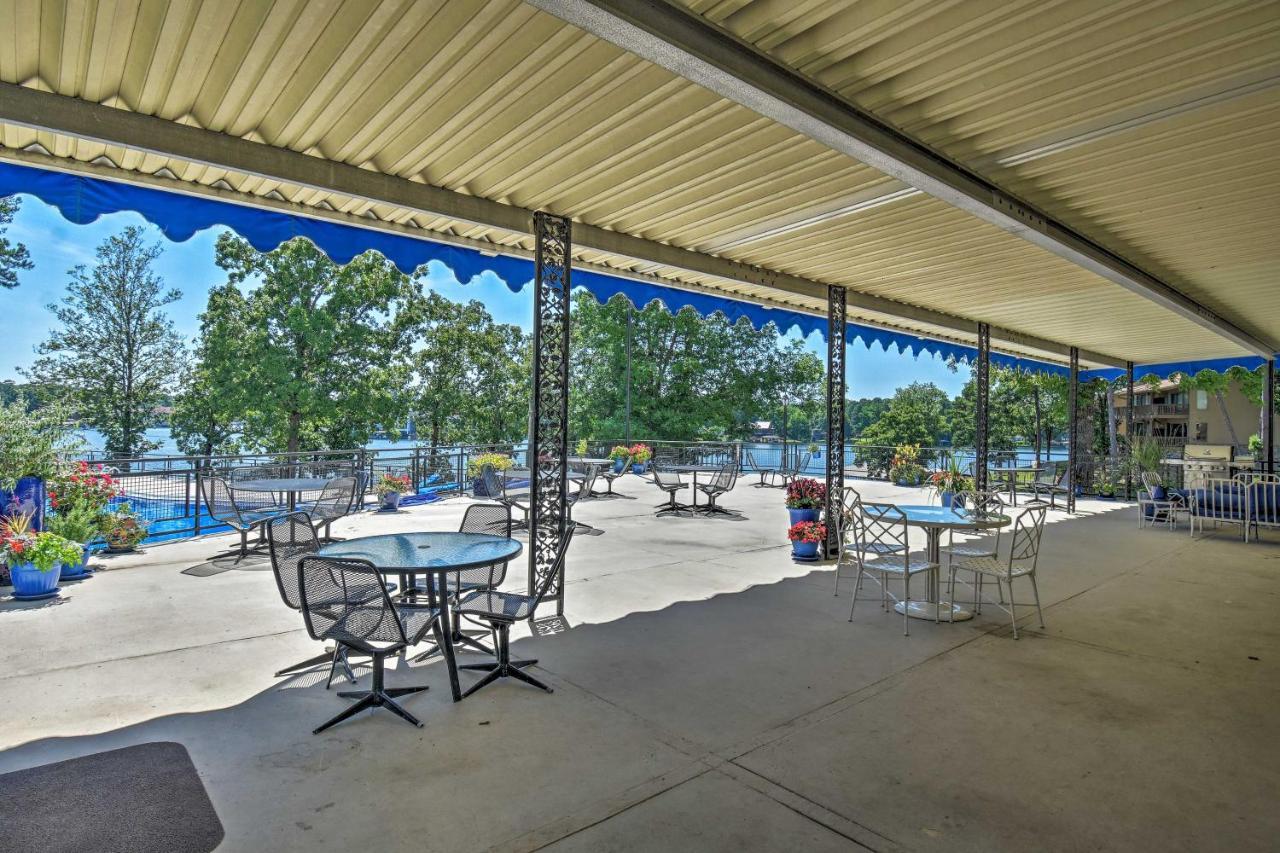 Apartment Updated Daze With Amazing Pool! *