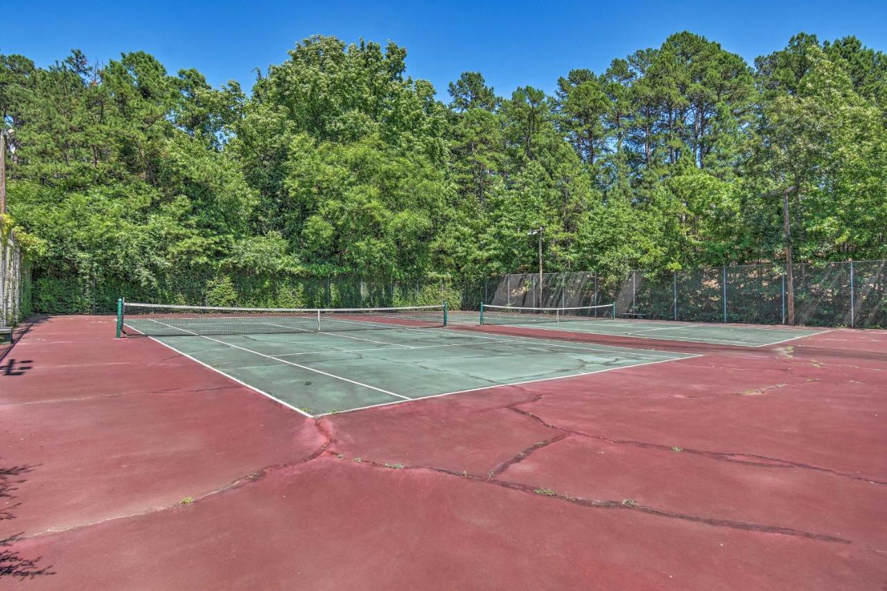 Apartment Updated Daze With Amazing Pool!