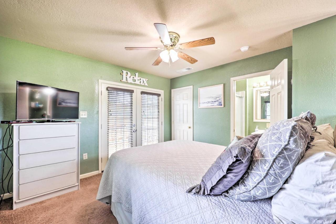 Holiday home Lakefront With Swim Dock!