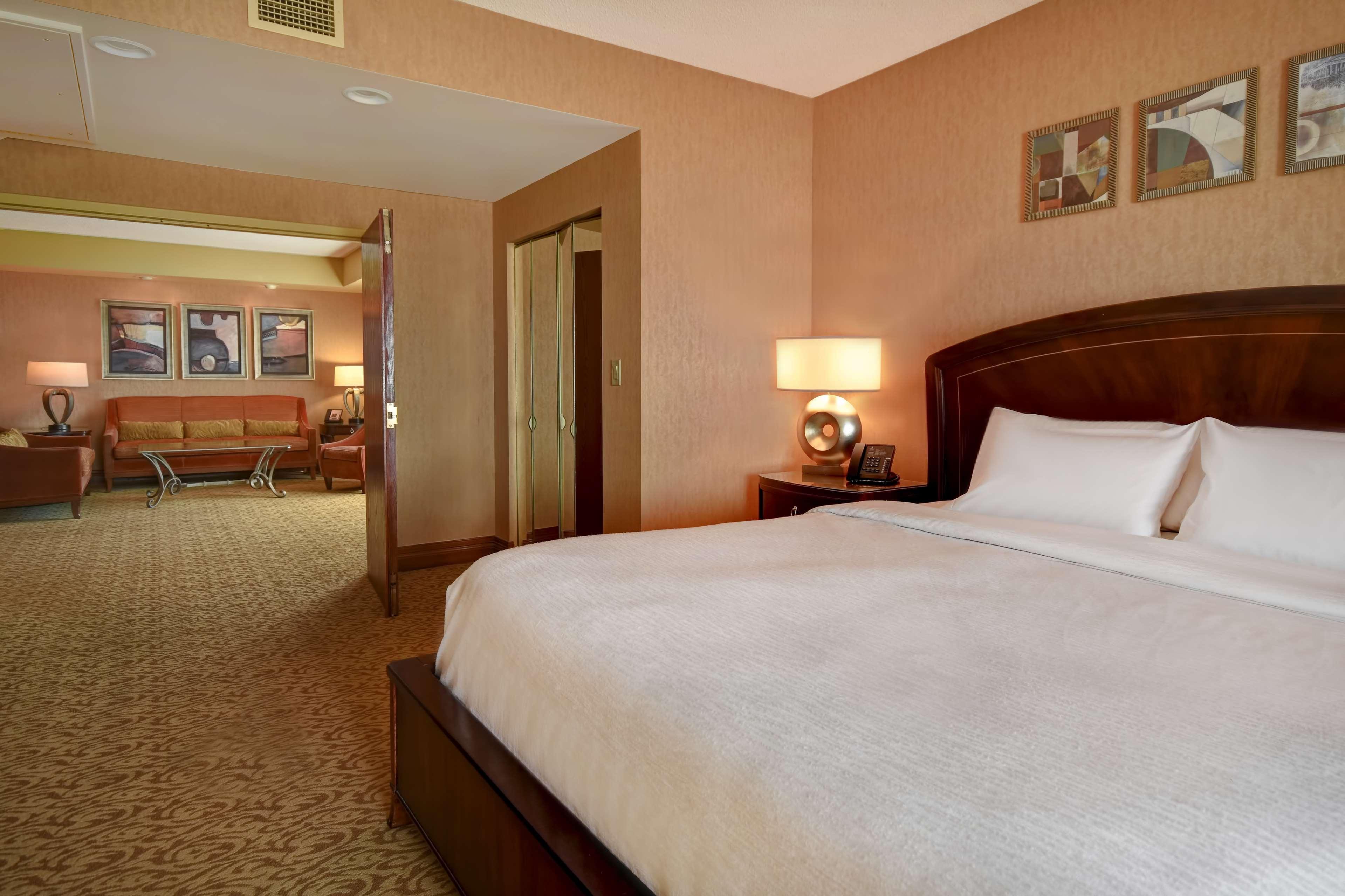 Hotel Embassy By Hilton At Convention Center 4*