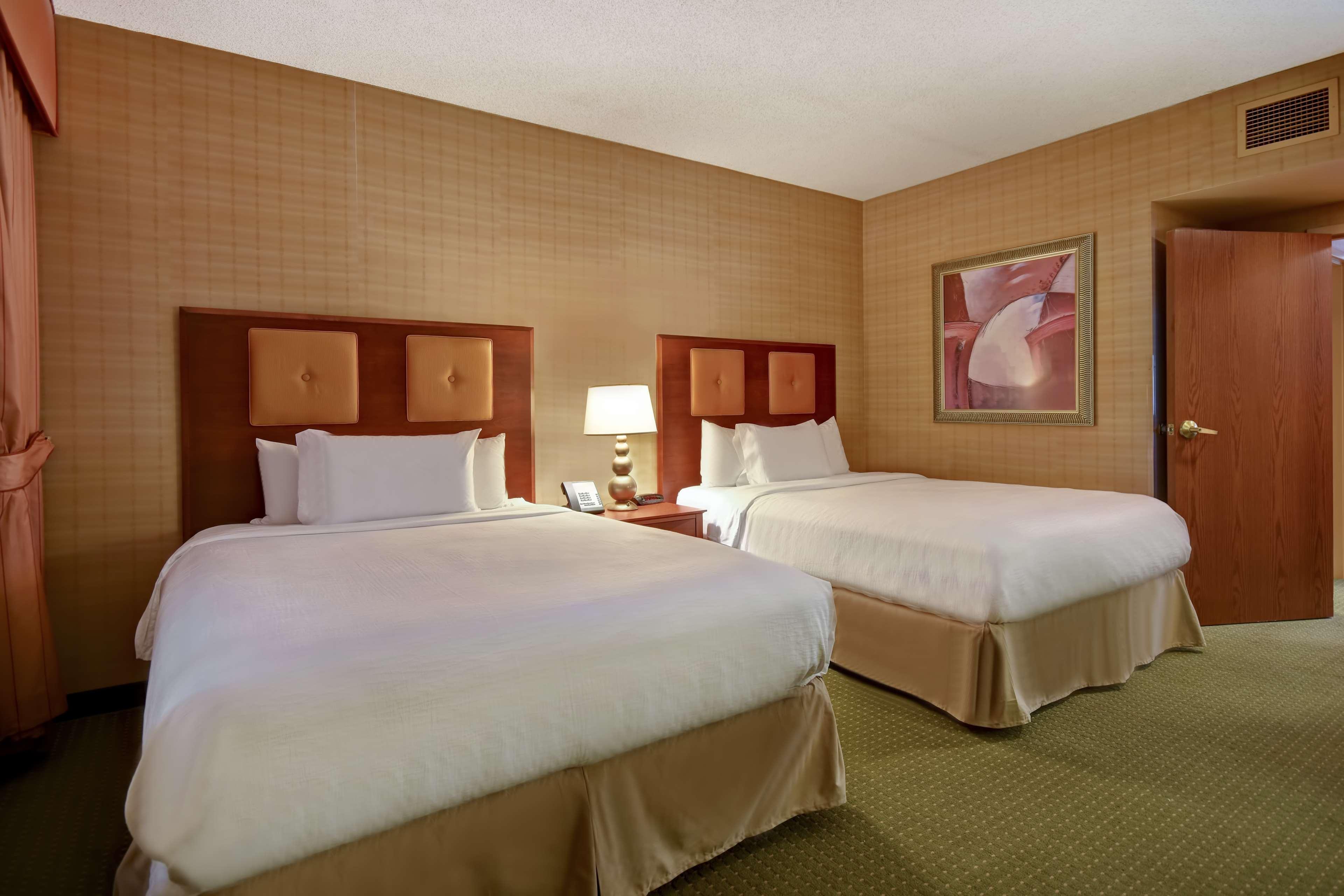 Hotel Embassy By Hilton At Convention Center 4*