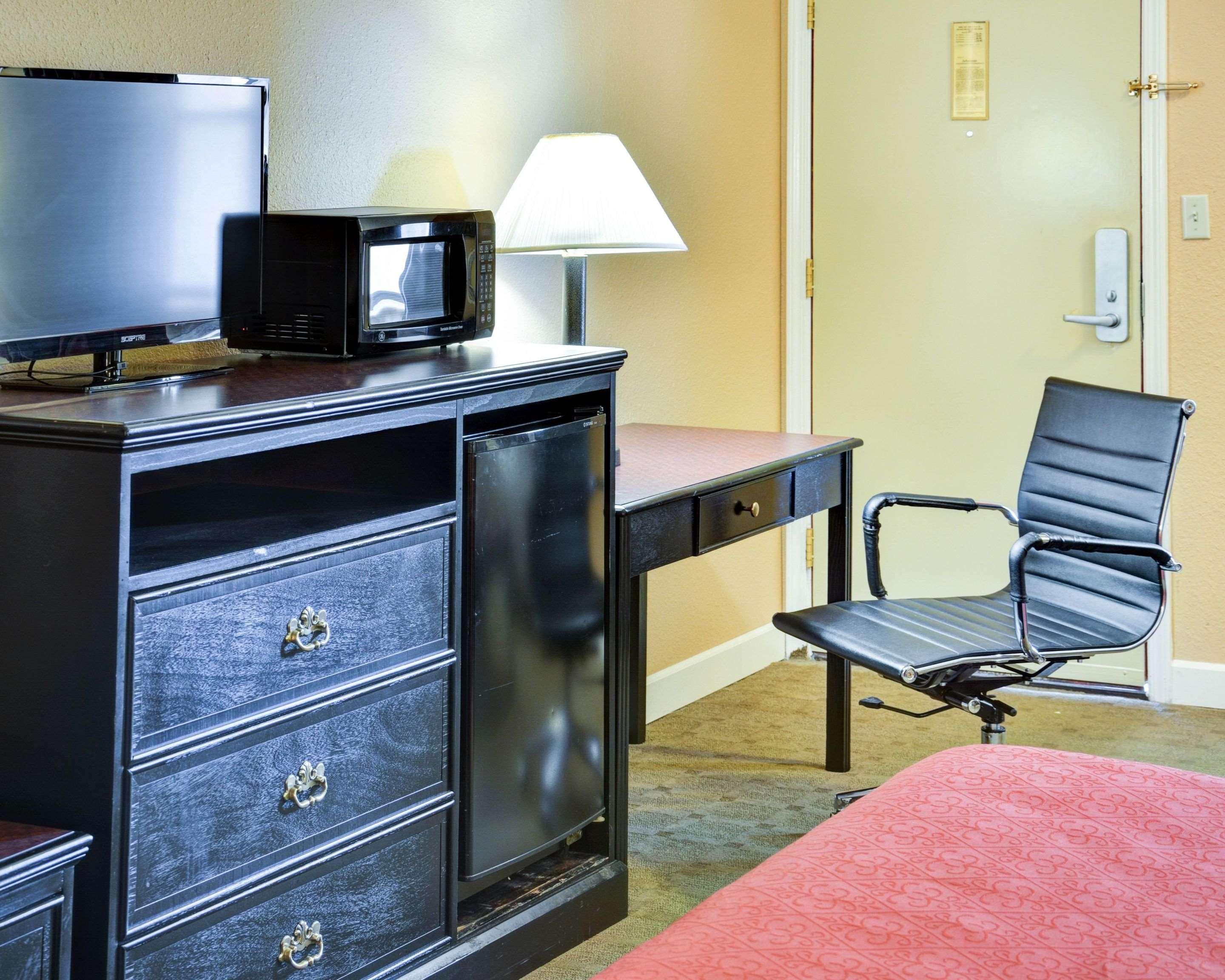 Hotel Quality & Hot Springs-lake Hamilton 3*