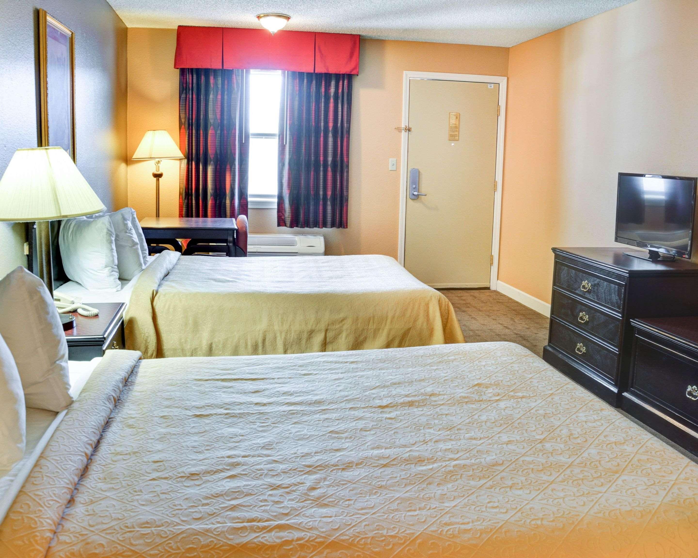 Quality & Hot Springs-lake Hamilton Hotel