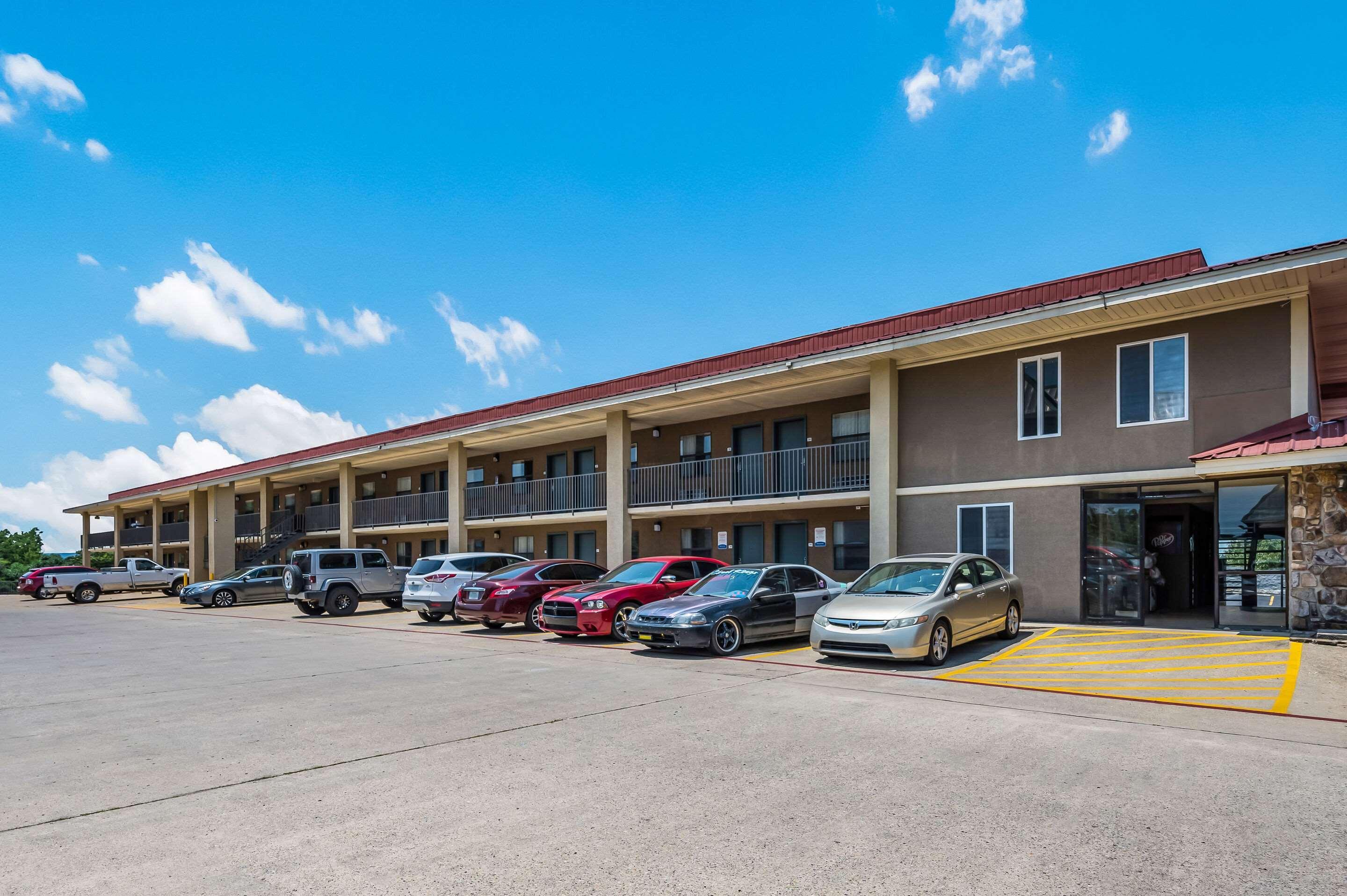 Quality & Hot Springs-lake Hamilton Hotel