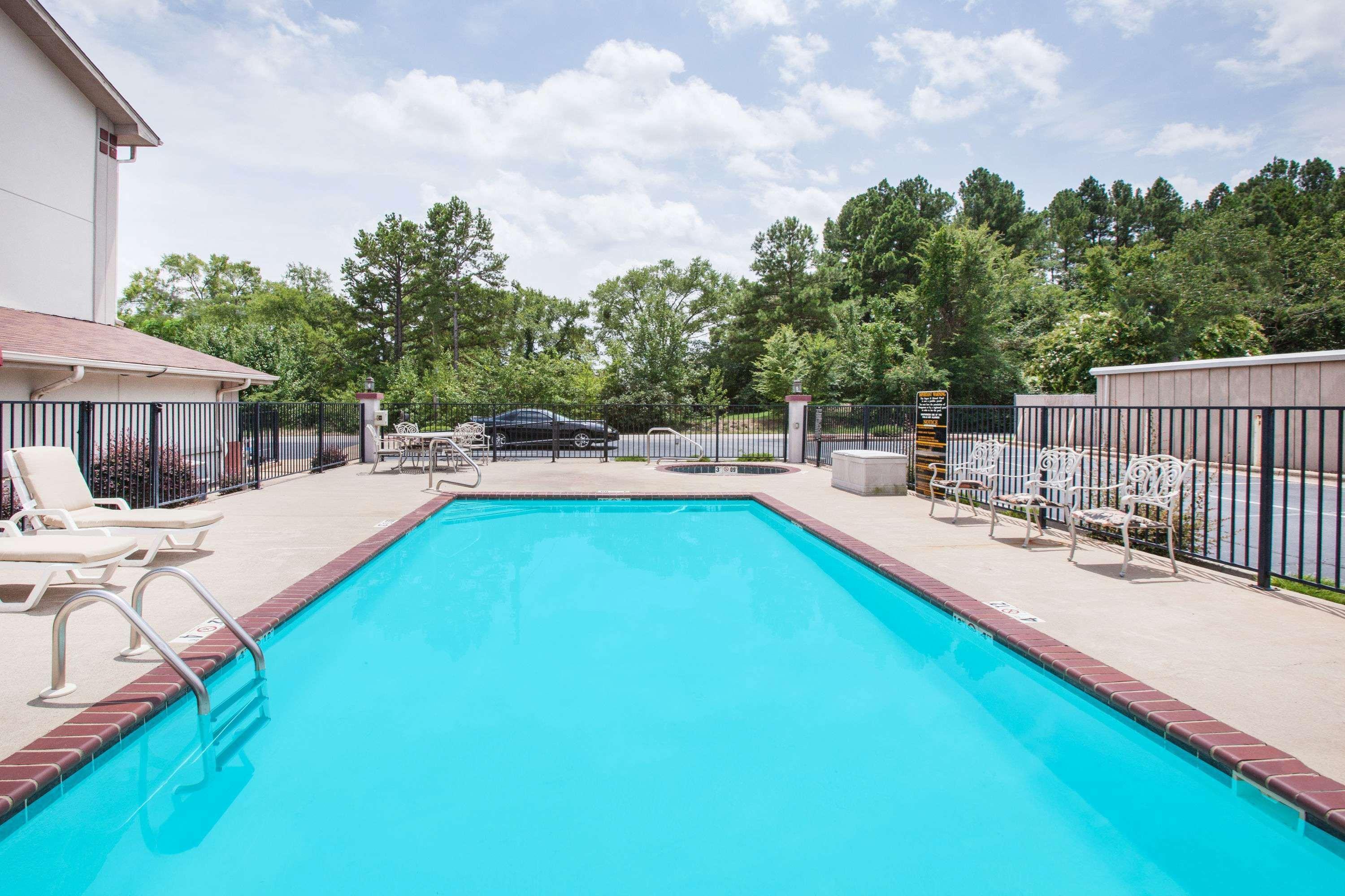 Super 8 By Wyndham Hotel