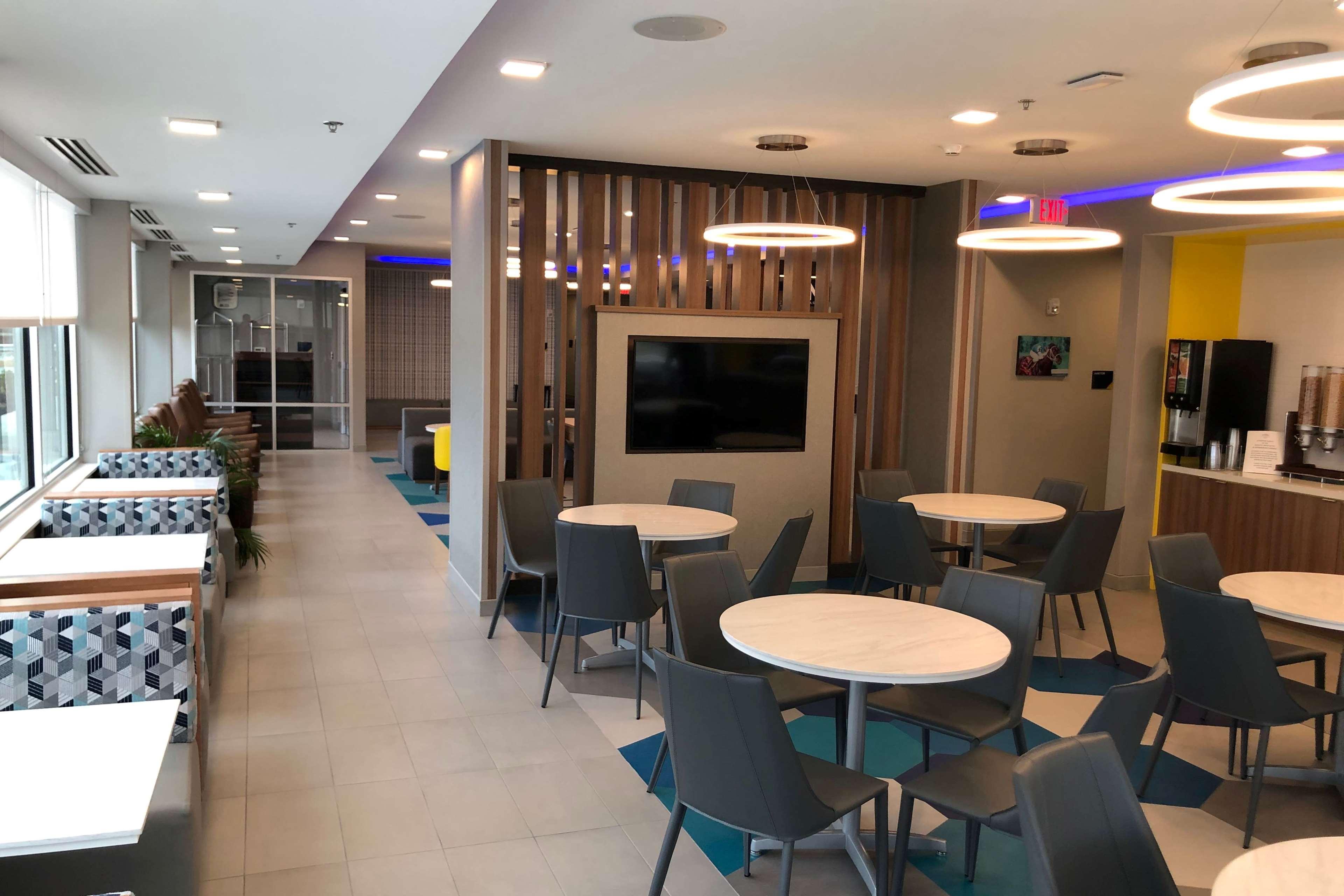 Hotel Microtel & By Wyndham 2*