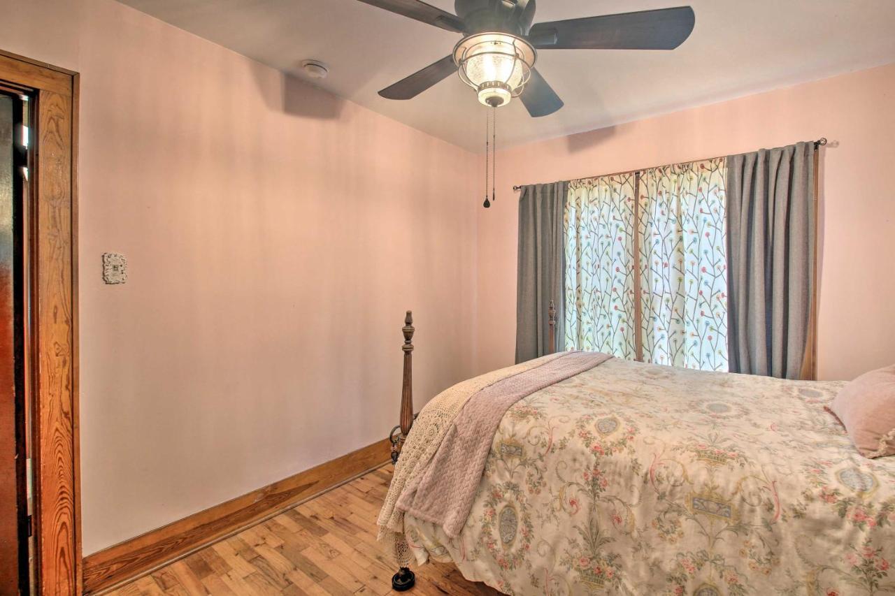 Quaint About 2 Mi To Avenue Holiday home Hot Springs