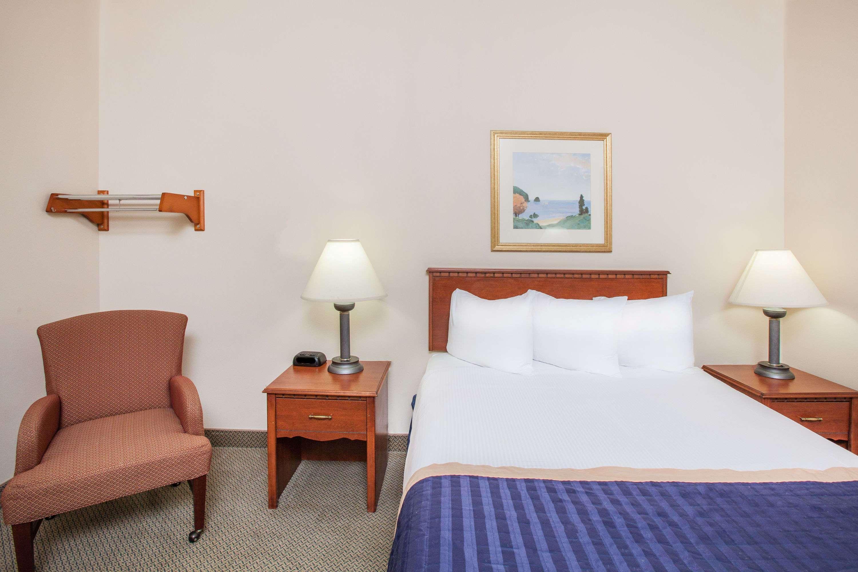 Baymont On The By Wyndham 4* Hot Springs