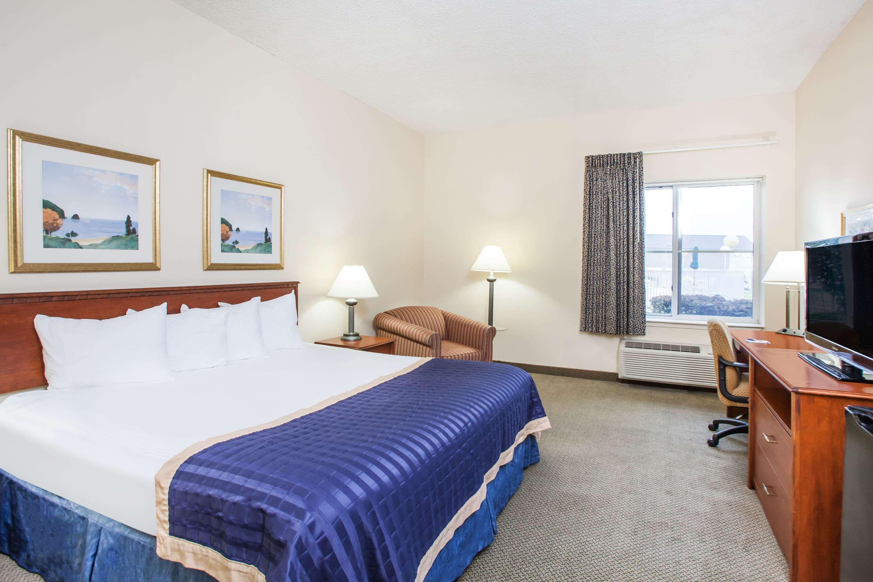Baymont On The By Wyndham Hotel 4*