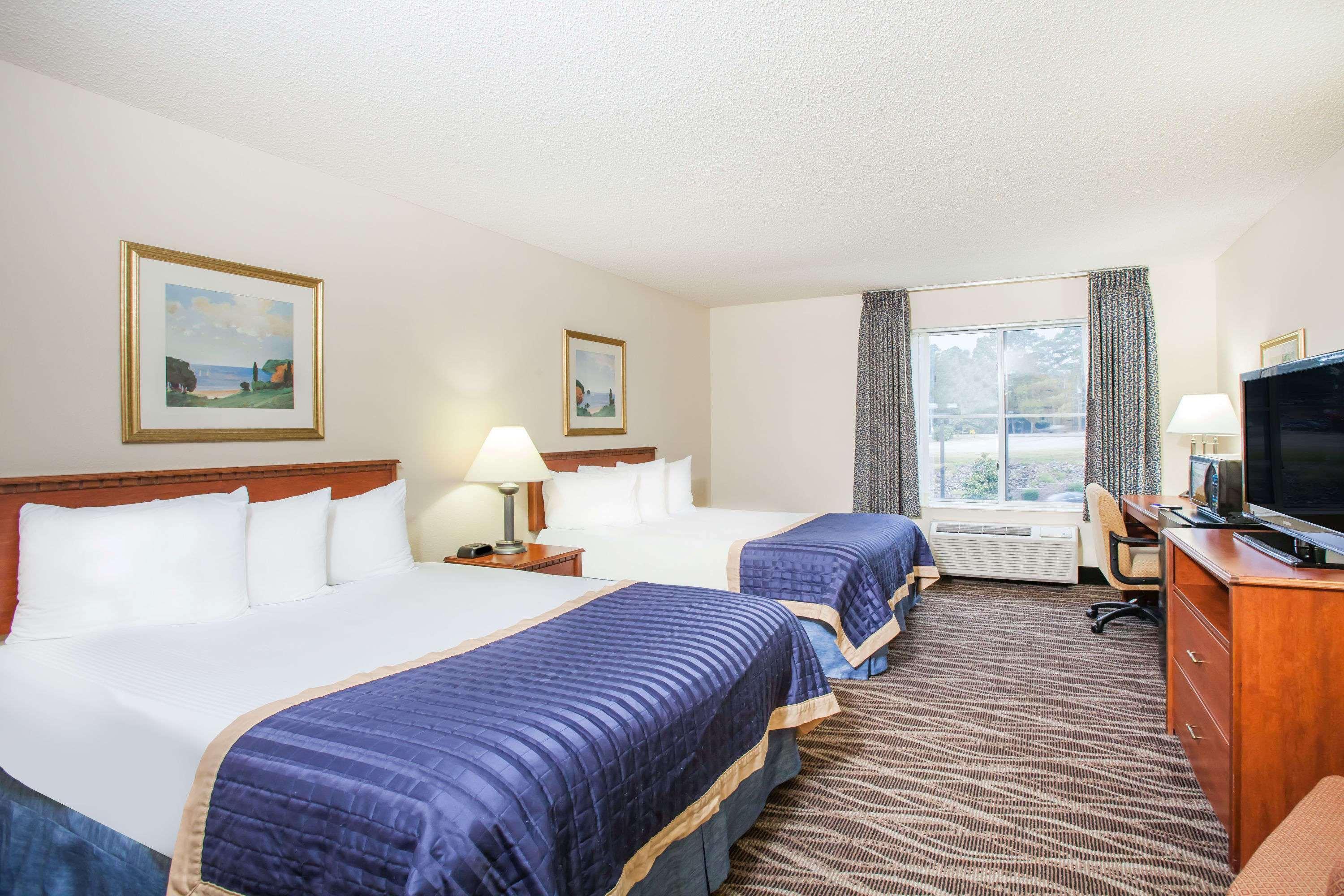 Hotel Baymont On The By Wyndham