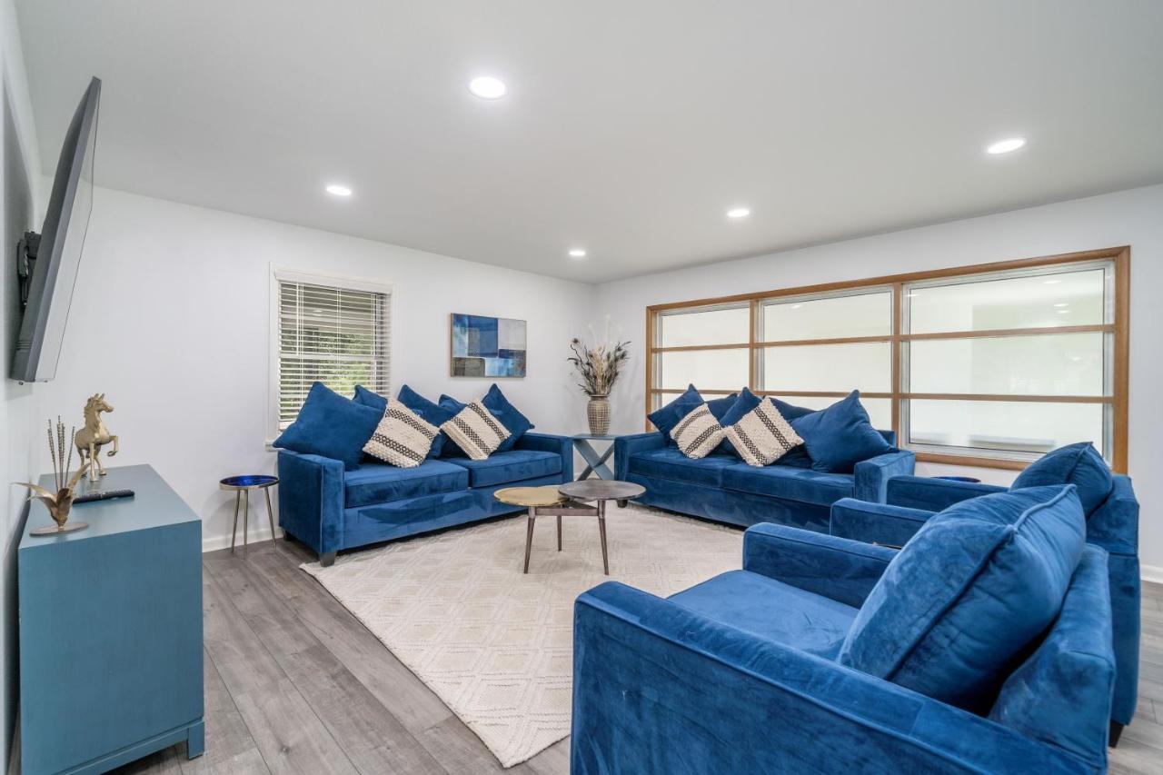 Golden Racehorse - Luxury Mid-century Modern Holiday home Hot Springs