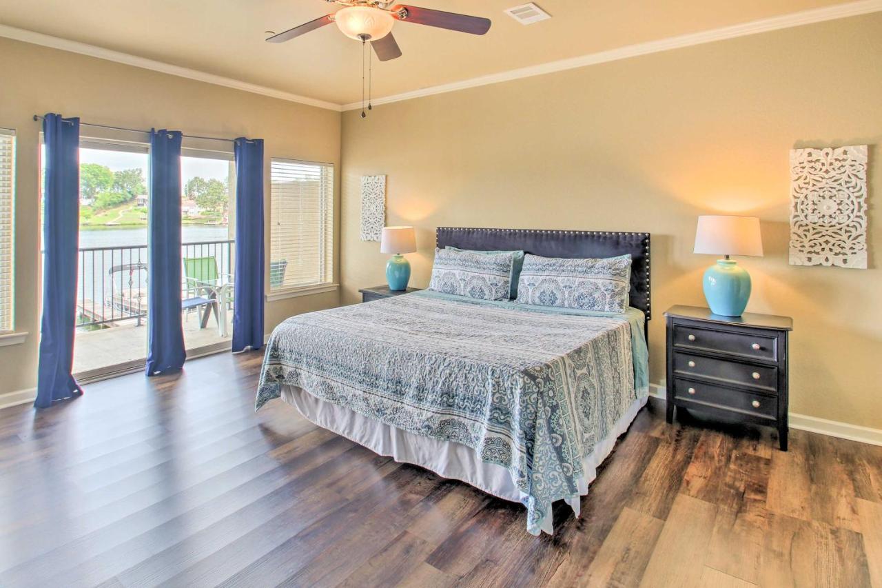 Lakefront With Balcony And Boat Slip Apartment Hot Springs
