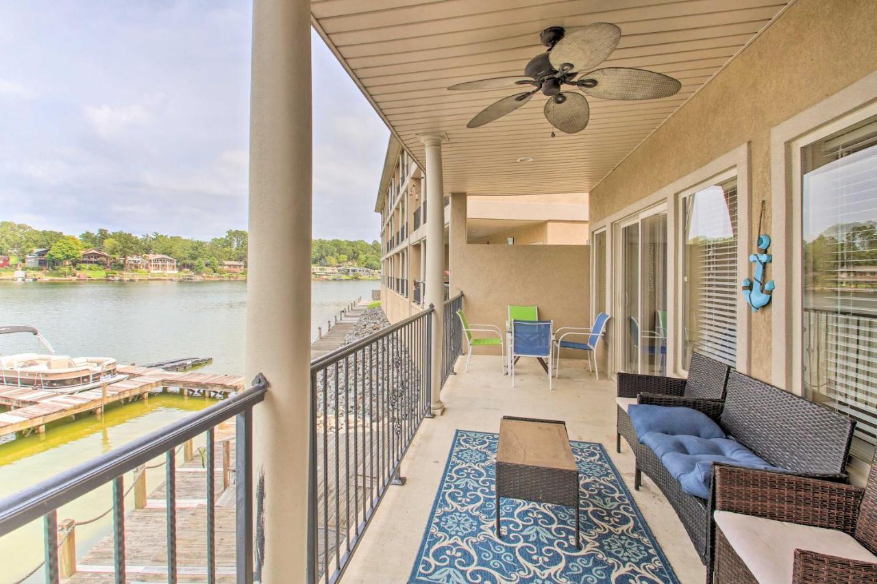 Apartment Lakefront With Balcony And Boat Slip *