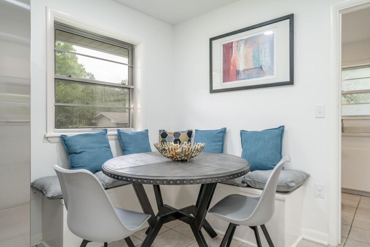 Golden Racehorse - Luxury Mid-century Modern * Hot Springs