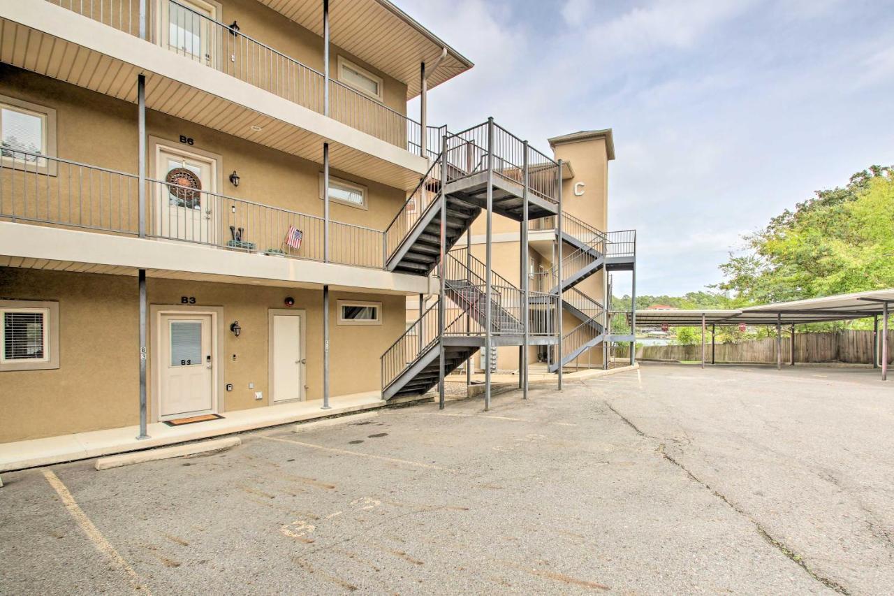 Lakefront With Balcony And Boat Slip Apartment *