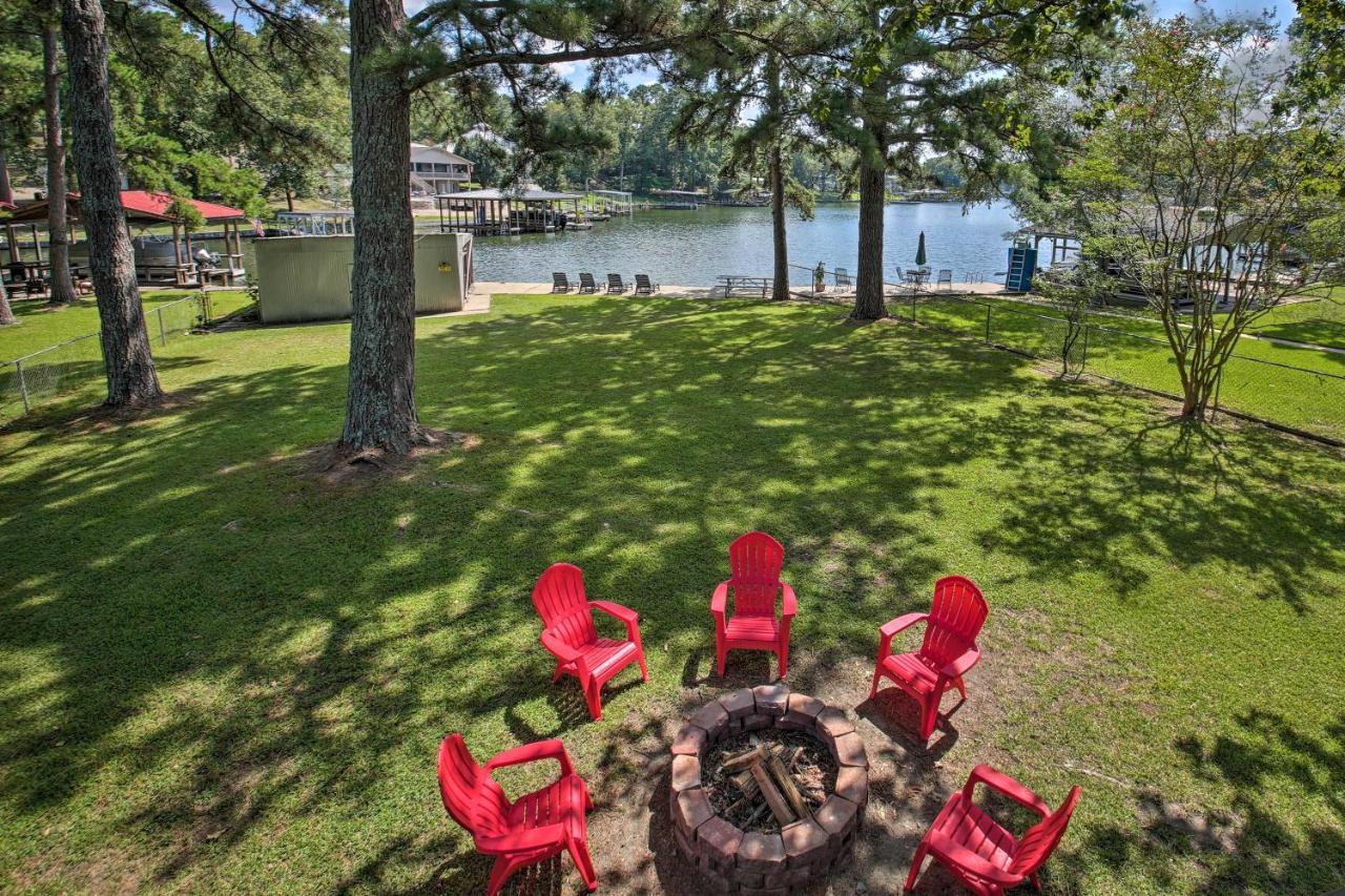 Waterfront Hamilton Deck, Fire Pit Holiday home Hot Springs