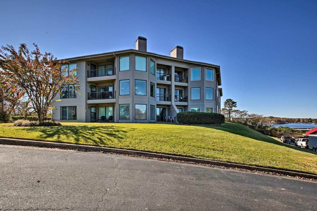 Lakefront With Pool Access! Apartment *