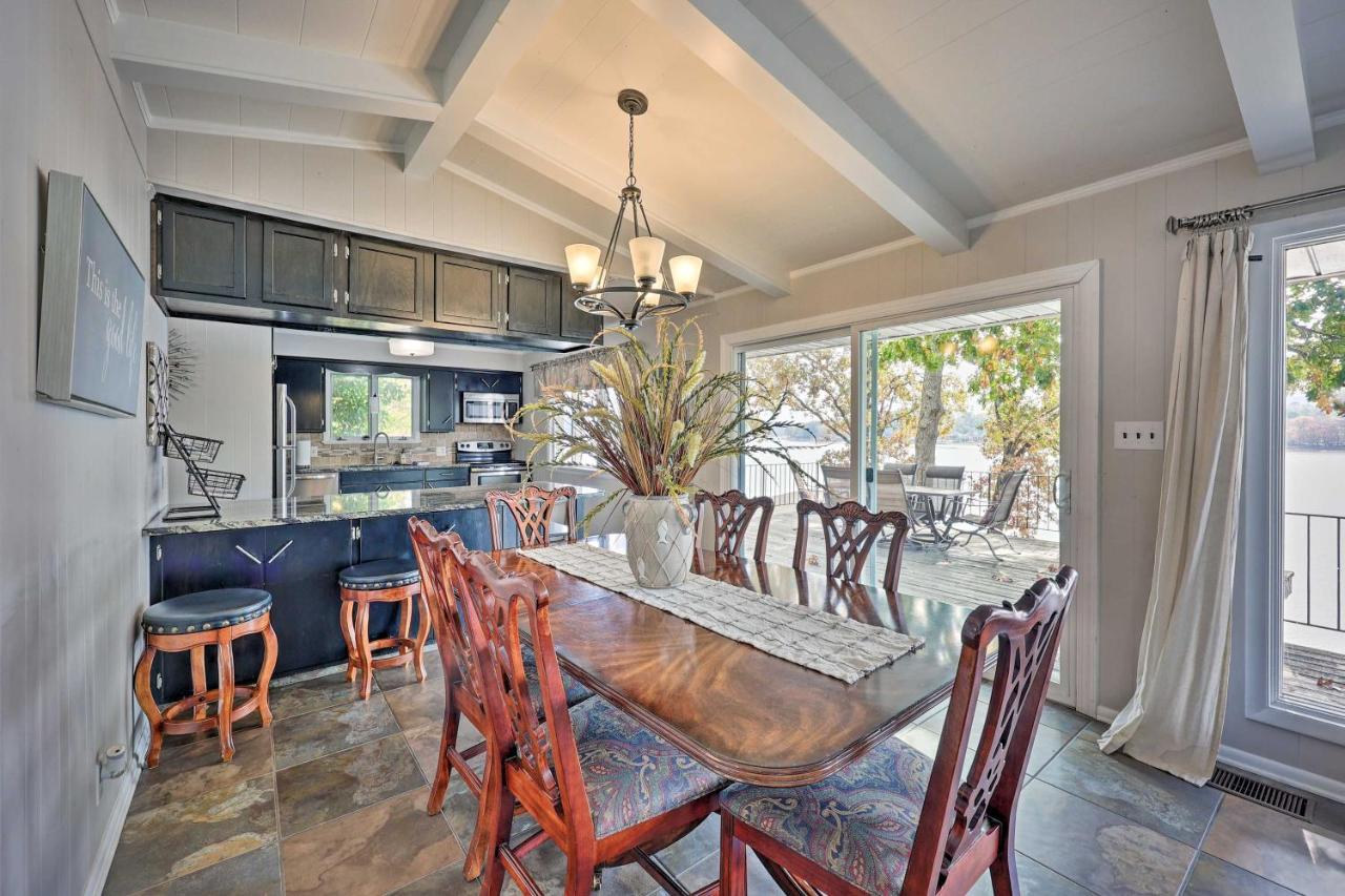 Holiday home Lakefront With Hot Tub And Dock! *
