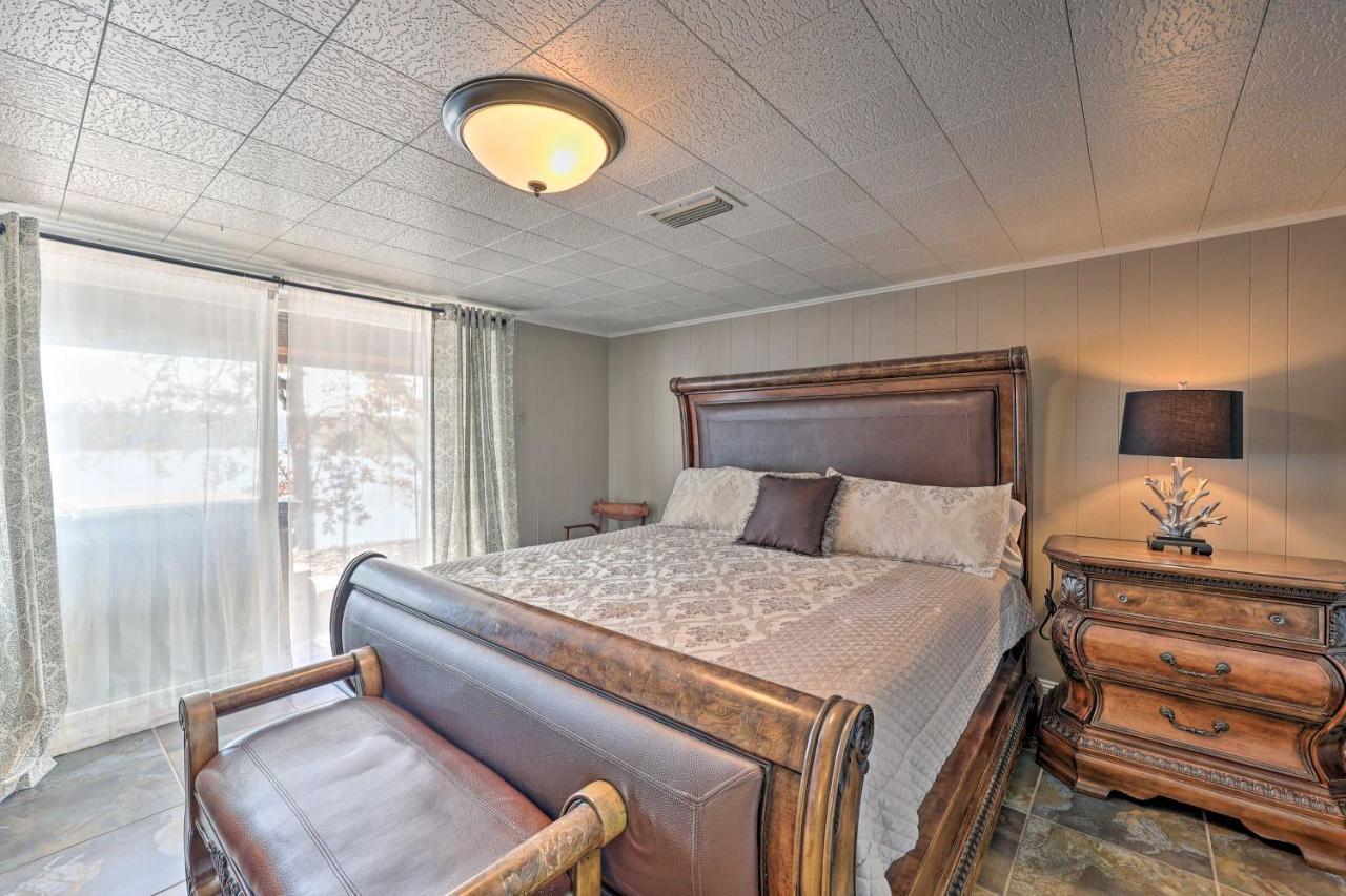 Holiday home Lakefront With Hot Tub And Dock! *