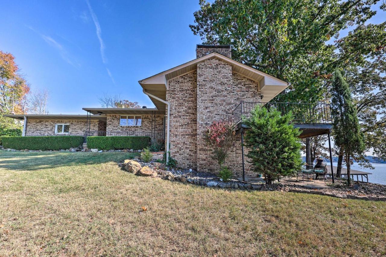 Lakefront With Hot Tub And Dock!