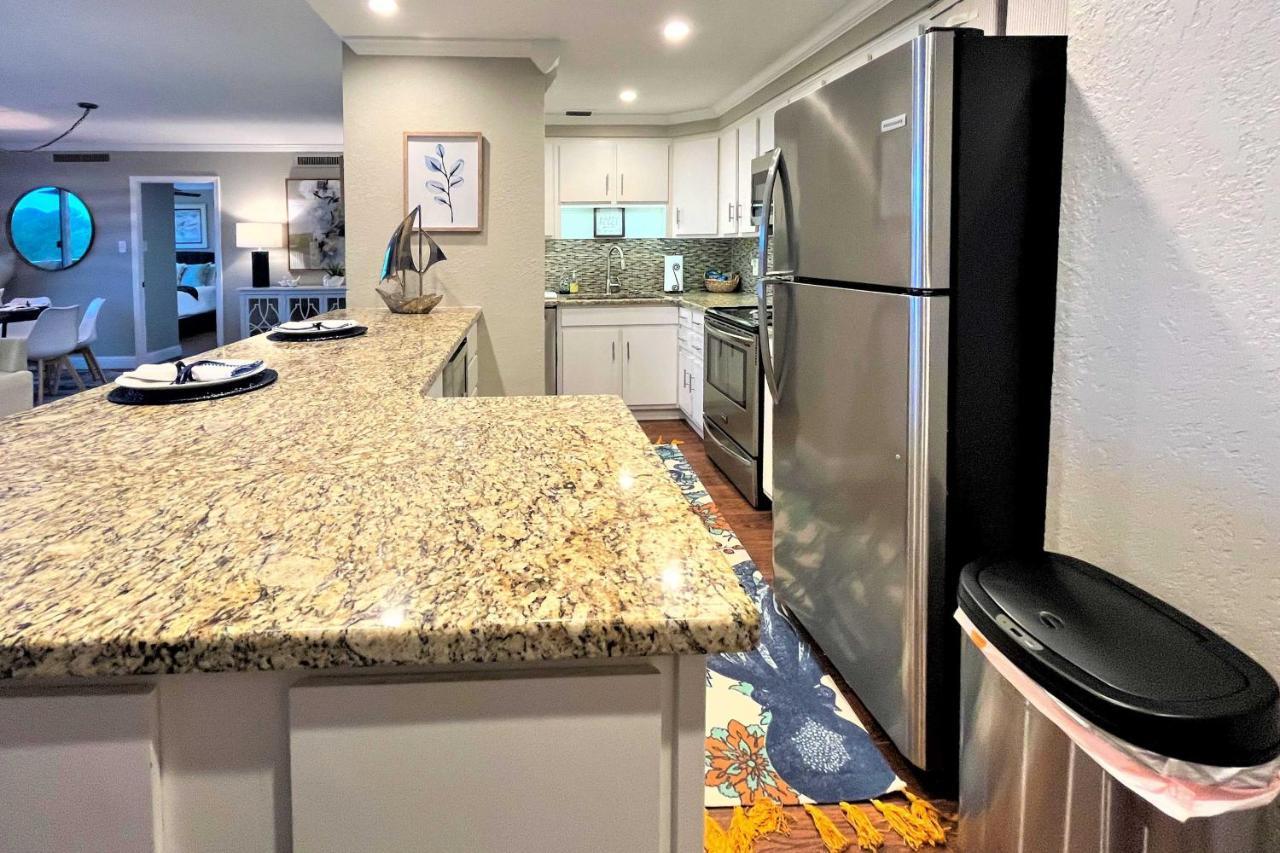 Apartment Updated Daze With Amazing Pool! *