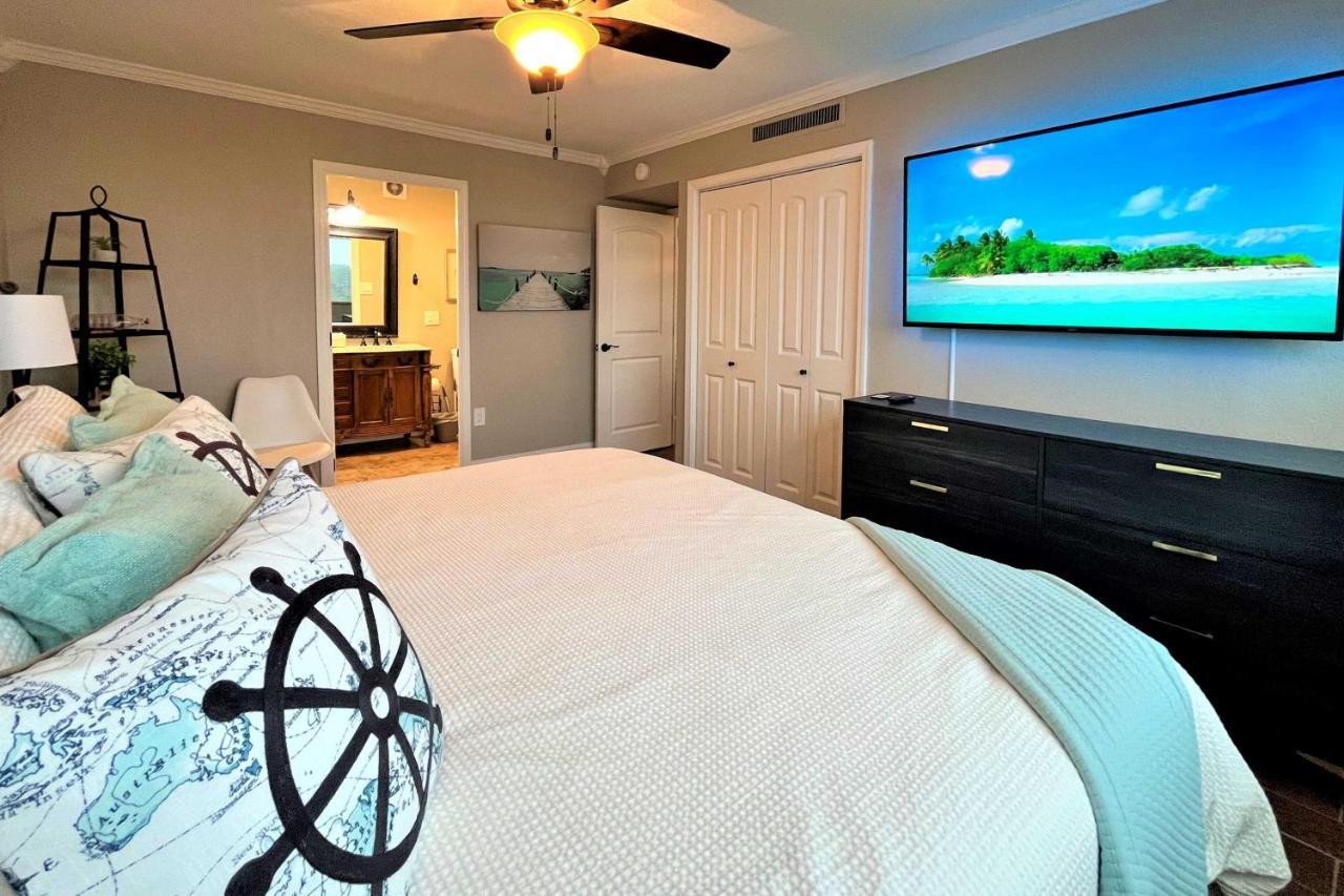 Updated Daze With Amazing Pool! Apartment Hot Springs
