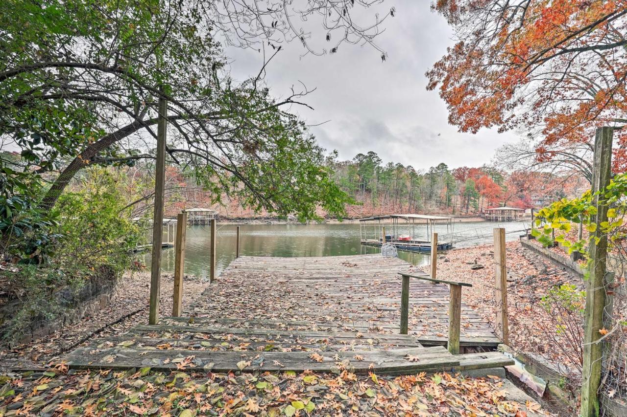Casa de férias Tranquil Hamilton Retreat With Boat Dock!