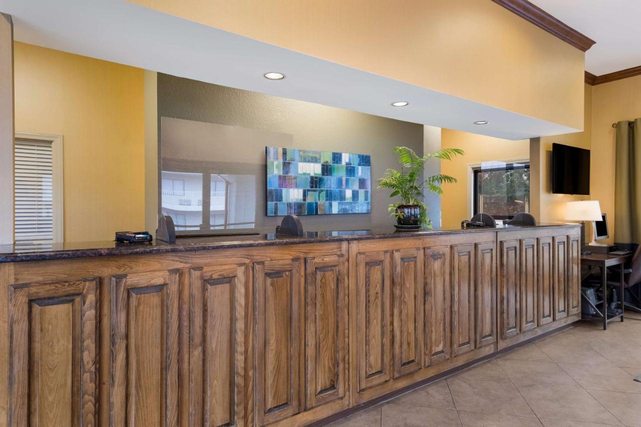 Western Winners Circle Hotel 3*