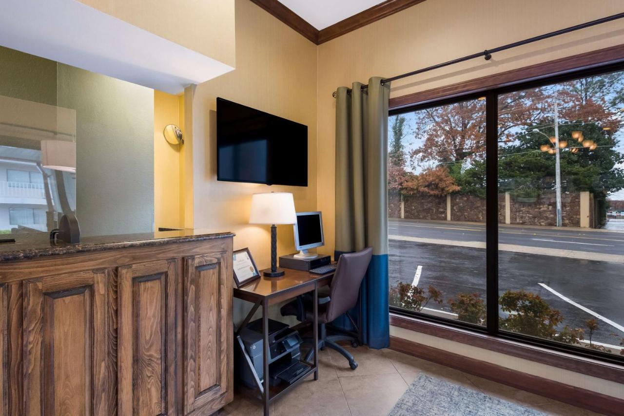 Western Winners Circle Hotel
